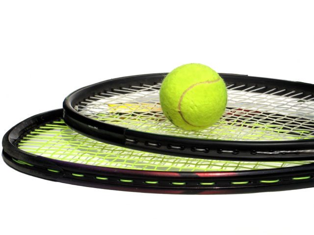 electroestimuladores, electroestimulacion y deportes de raqueta, tenis, squash, badminton